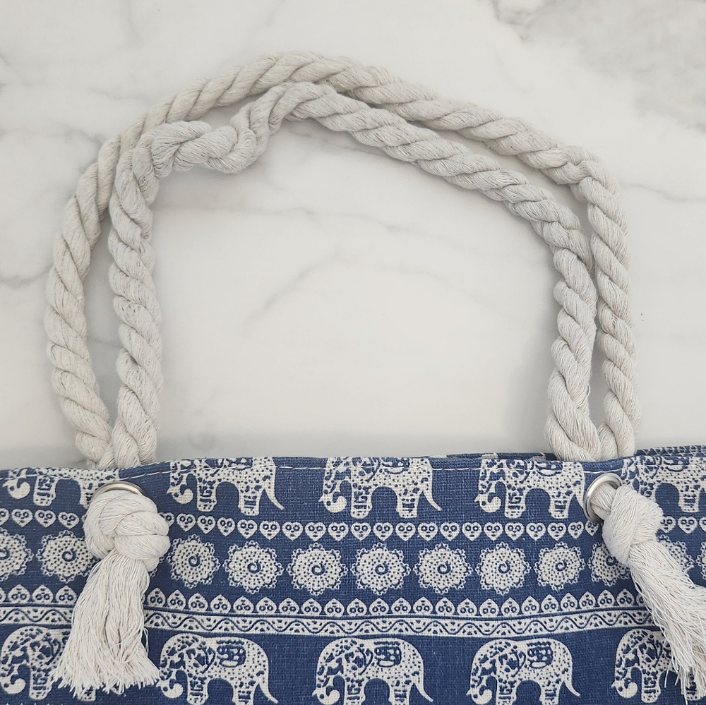 Women Large Elefants Design Square Beach Bag - Picture 4 of 9